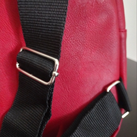 Red Pouch Pack - Picture 5 of 8